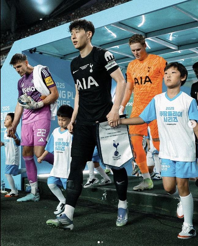 토트넘 고별전 치른 손흥민, 떠나는 순간까지도 '레전드'였다